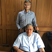 (Standing) Anubhav Rohatgi, Product Head,(Sitting) Vinit Rohatgi, CEO 